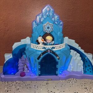 Fisher-Price Little People Disney Frozen Ice Palace with Elsa and Olaf